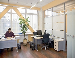 По согласованию с собственником офисного здания, возможна отделка офиса в Ваших фирменных цветах.
